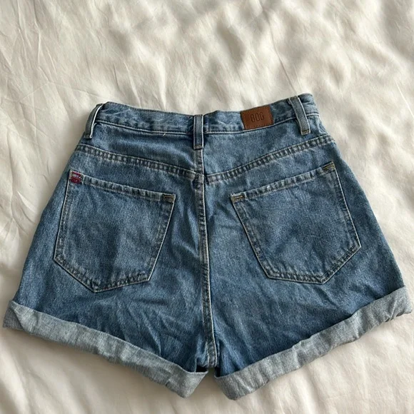 BDG High Rise Mom Short EUC Size 4 - Picture 3 of 3
